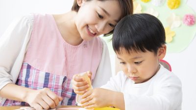 幼稚園や保育園の連絡帳は親との架け橋：信頼を深める書き方と英語例