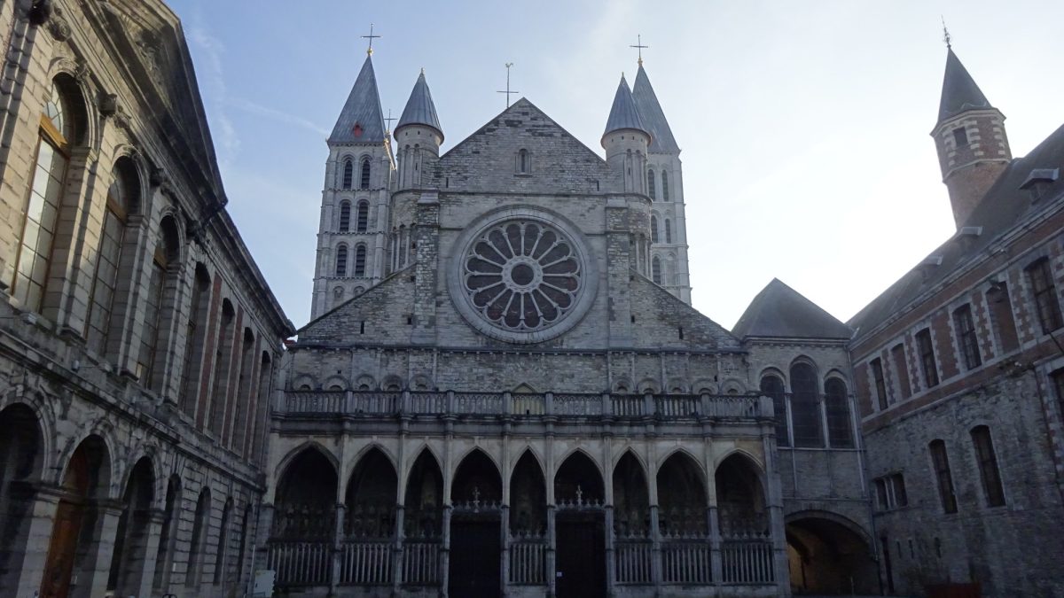 ベルギーの世界遺産「トゥルネーのノートル-ダム大聖堂」とは？「我らが貴婦人」を英語で歩く