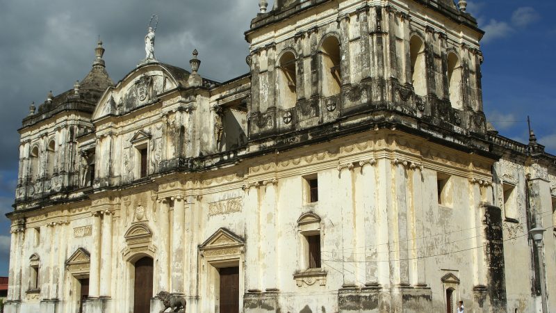 ニカラグアの世界遺産「レオン大聖堂」を英語で。スペインと中米の融合美を紹介！