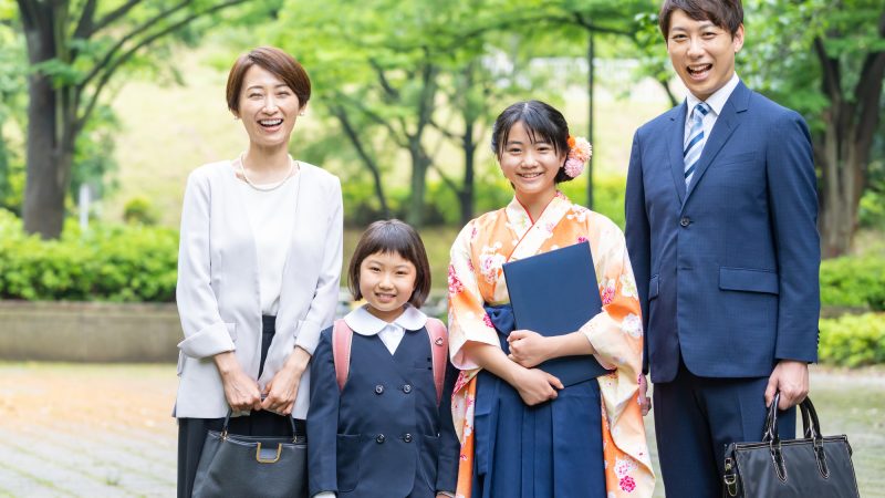 英語で説明できる？日本の「卒業式」と3月の学校文化