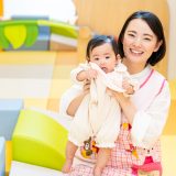 「着替え多すぎ？」保育園で着替えが多い理由と、各国保護者の考え方の違い