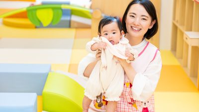 「着替え多すぎ？」保育園で着替えが多い理由と、各国保護者の考え方の違い