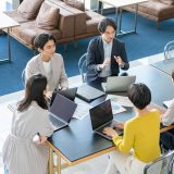「スクワッド」の意味とは？英語 squad の本来の意味と日本語・スラングでの使われ方を解説