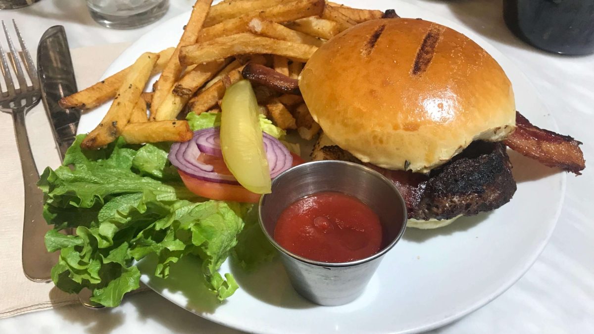 アメリカの食べ物を英語でマスター！定番グルメからレストランでの注文術まで徹底解説