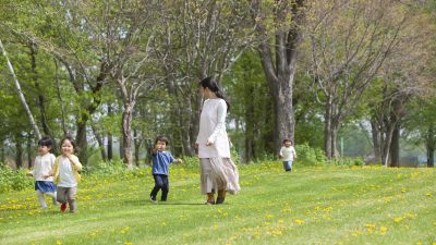 ”Look! It’s pink!” 春の英語さんぽで見つけることばたち