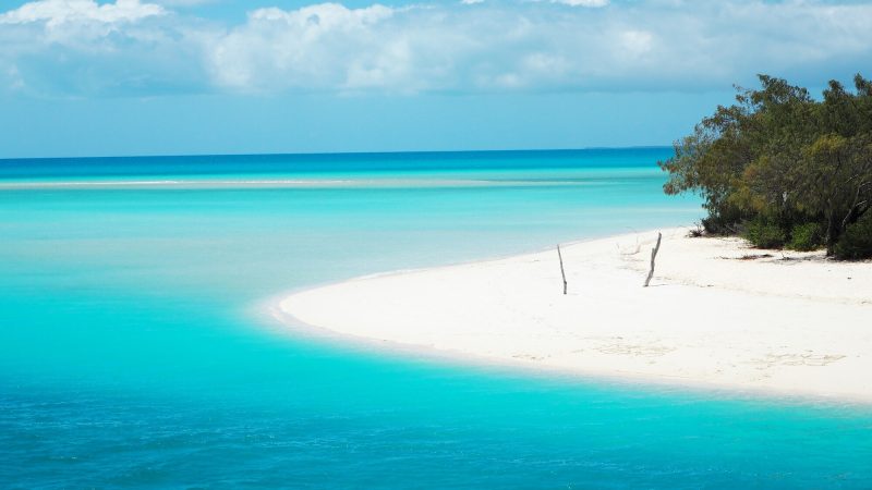 ニューカレドニアで英語は通じる？「天国に一番近い島」の場所・意味・観光ガイド