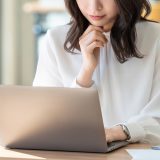 「ご査収のほどよろしくお願いいたします。」って英語で何て言う？添付ファイルの確認や資料送付の表現