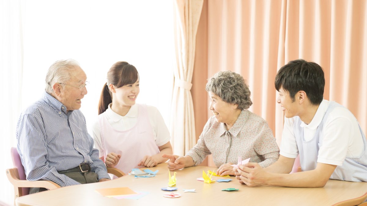 「介護施設」を英語で何て言う？老人ホームや入所施設の表現・ニュアンスを