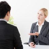【英語面接で必ず聞かれる】Tell me about yourself のベスト回答例｜1分で伝える構成テンプレ
