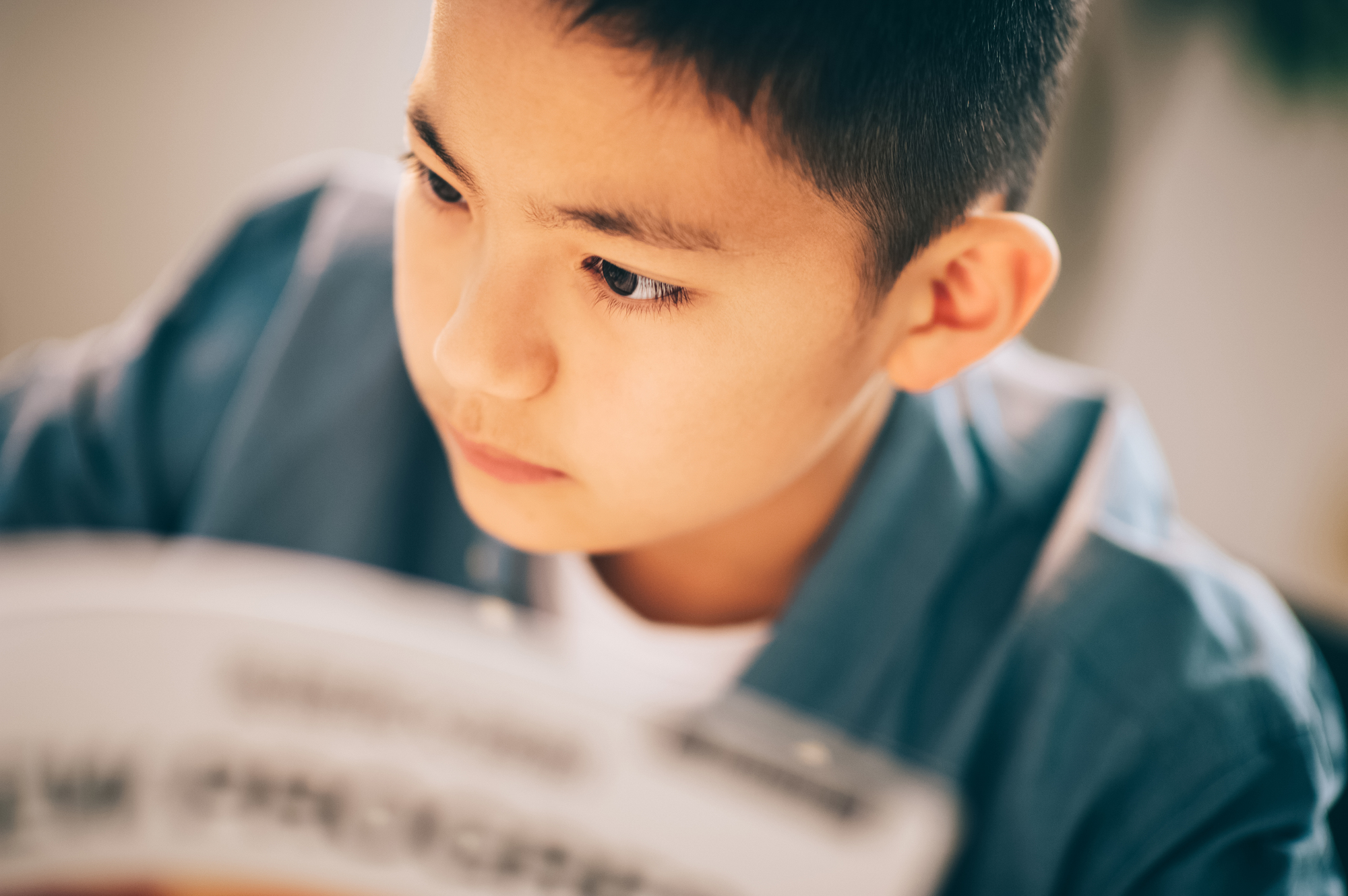 ：教科書の音読、英検面接教材のシャドーイング、オンライン英会話がおすすめです。日常的に英語を話す機会を作ることでスピーキング力が伸びやすくなります。