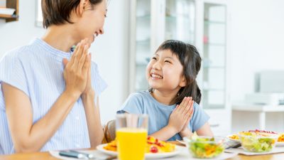 「食育×英語」＂Let’s cut the carrot!”英語で育てる生きたことば