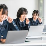 オンライン英会話は中高生に必要？レッスン体験した英語講師が学校英語との違いを比較解説