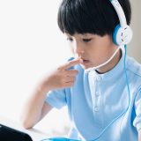 Kimini英会話でリスニング力は伸びる？保育士が家庭で気づいた"耳が育つ"変化