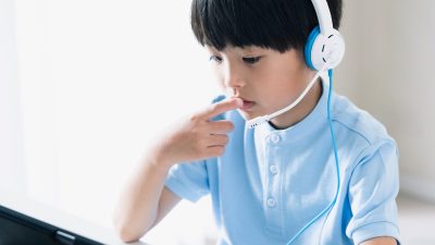 Kimini英会話でリスニング力は伸びる？保育士が家庭で気づいた”耳が育つ”変化