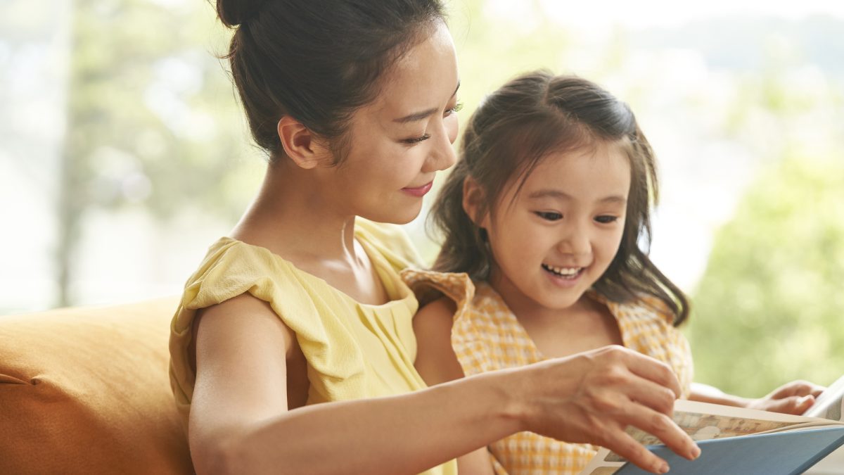 「子どもの宿題で親が英語力を試される瞬間」フォニックスなど読み聞かせに翻弄される日本人親のリアル