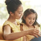 「子どもの宿題で親が英語力を試される瞬間」フォニックスなど読み聞かせに翻弄される日本人親のリアル