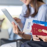 【国際線：空港に何時間前に到着すべき？】英語表現や空港での流れを紹介