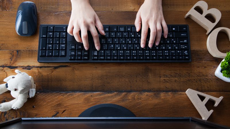 英語ビジネスメール・メッセージでの申請・承認依頼のコツ｜自然で丁寧なフレーズ集