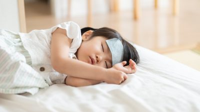 子どもの“夏の体調不良”を英語で説明できる？ （発熱・虫刺され・日焼け英会話、病院の使い方）