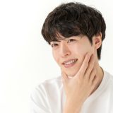 faceの意味と使い方を徹底解説｜名詞・動詞の違いとconfrontとの使い分け
