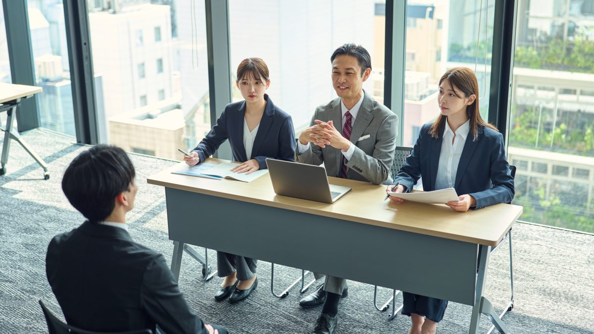 【英語面接官向け】面接官トレーニングとは？評価基準を統一する方法