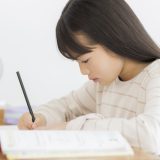 初めて英語で文章を書かせたら、1行で止まった日