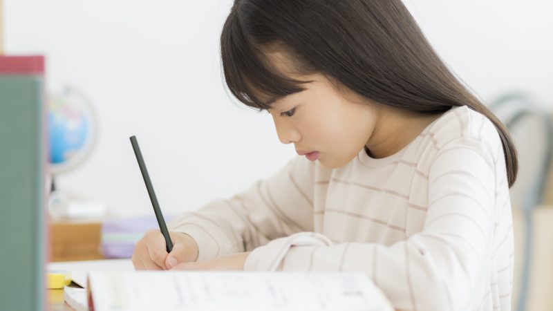 初めて英語で文章を書かせたら、1行で止まった日