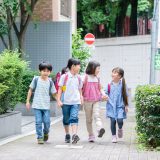 友達に「塾行ってるの？」「英語習ってるの？」と聞かれた日、娘たちが答えたこと